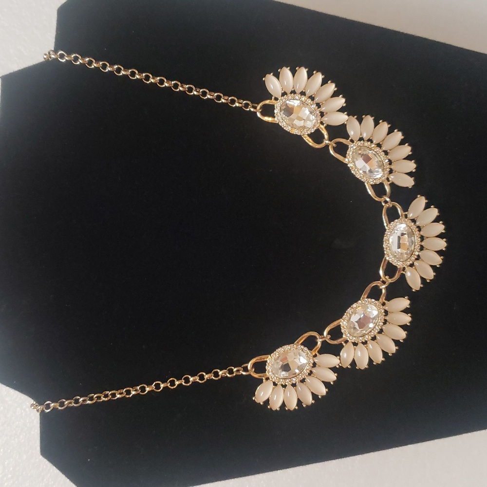 Elegant Gold and Cream Statement Necklace